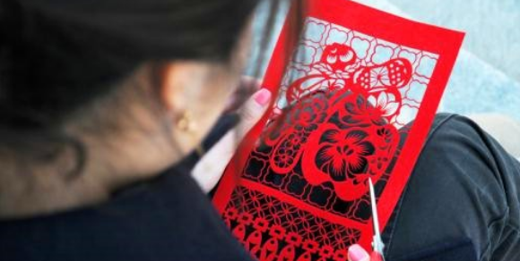剪紙藝術在環境藝術設計中的應用方法探析