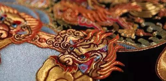 廣繡在傳統(tǒng)粵劇戲服中的藝術(shù)體現(xiàn)